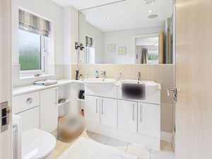 ENSUITE SHOWER ROOM- click for photo gallery